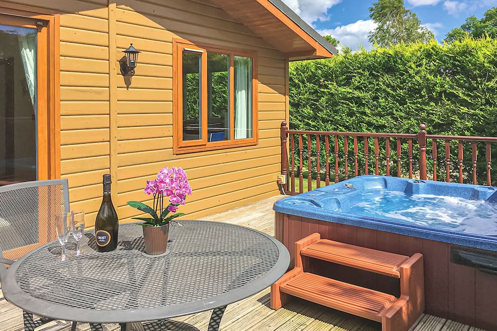 Scawton Ski Chalet | 1 bedroom accommodation in Easingwold