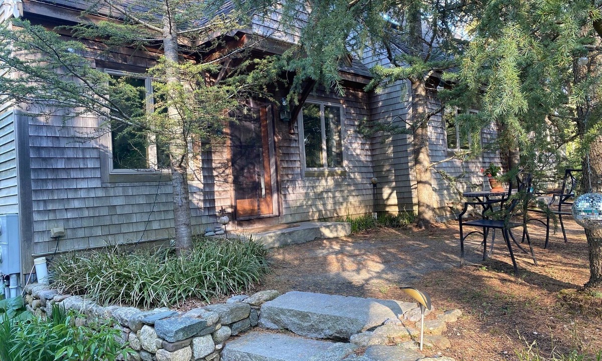 Falmouth Apartment | 1-bedroom apartment in Falmouth, on bike path, close to beach and town
