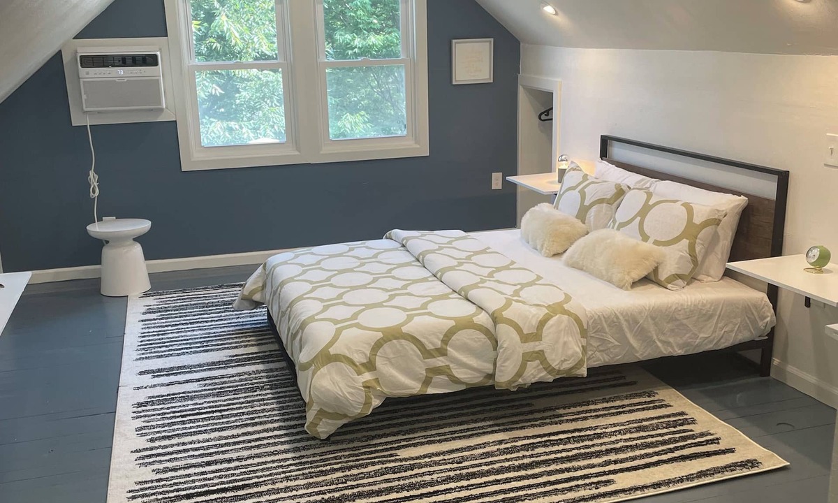 Cleveland Apartment | 1-bedroom apartment less than 20-mins drive to downtown, & the Cleveland Clinic