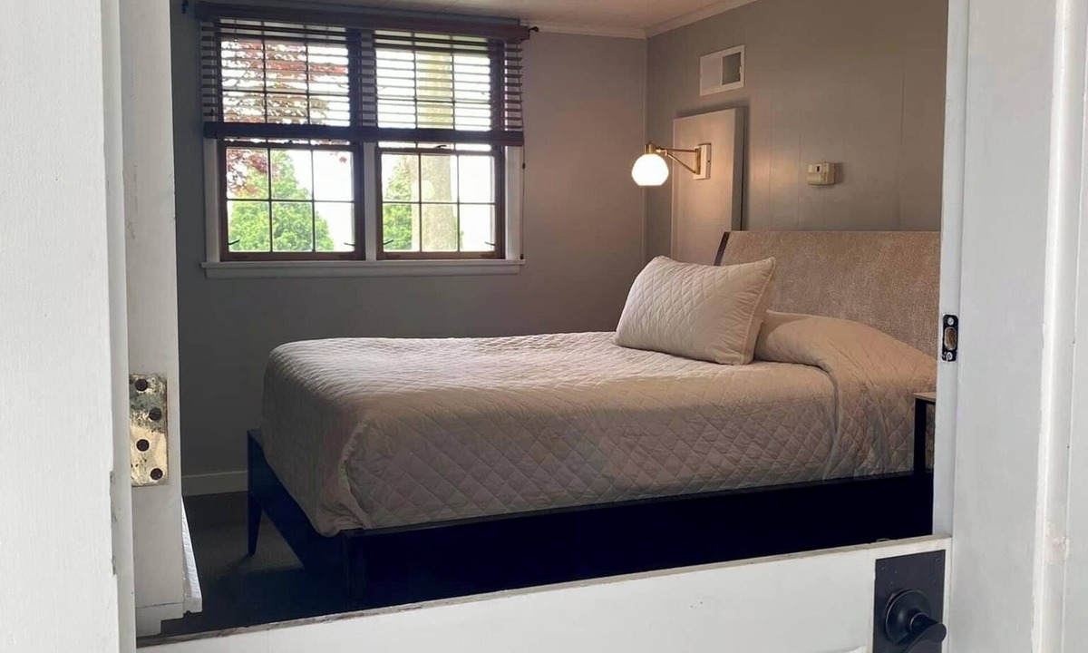 Sandusky Cabin | 1-bedroom guestroom, 14 minutes to Kalahari Waterpark Resort