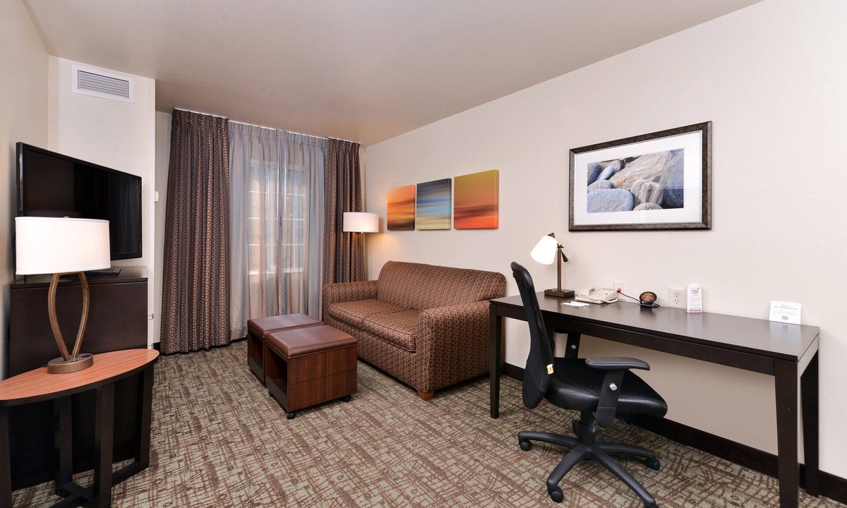 Sioux Falls Condo | 1 Bedroom | Indoor Pool + Hot Tub + Free Breakfast