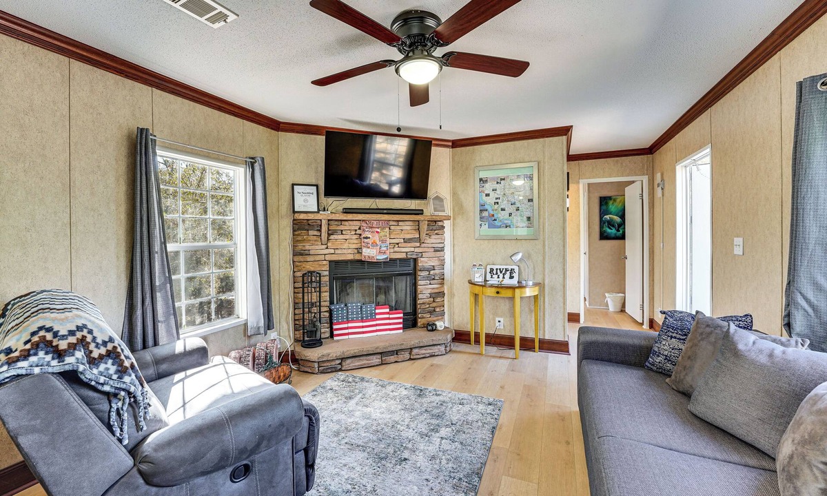 Old Town House | < 1 Mi From Suwannee River, Hideaway w/Lanai