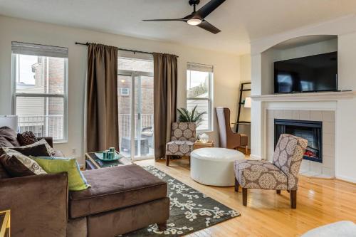 Cincinnati House | 1 Mi to Dtwn Cincinnati: Spacious Townhome w/Deck