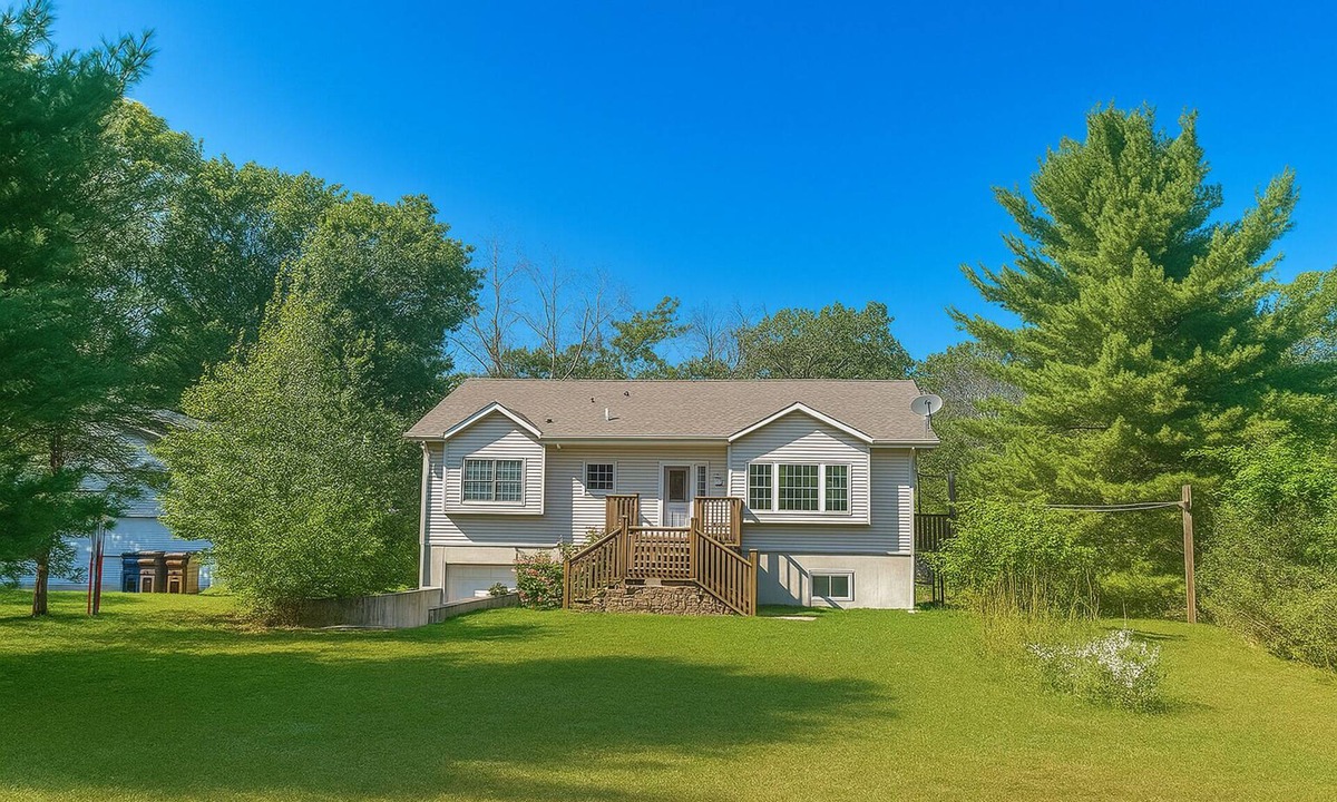 Springville House | 10 Acre Grand Meadow Retreat