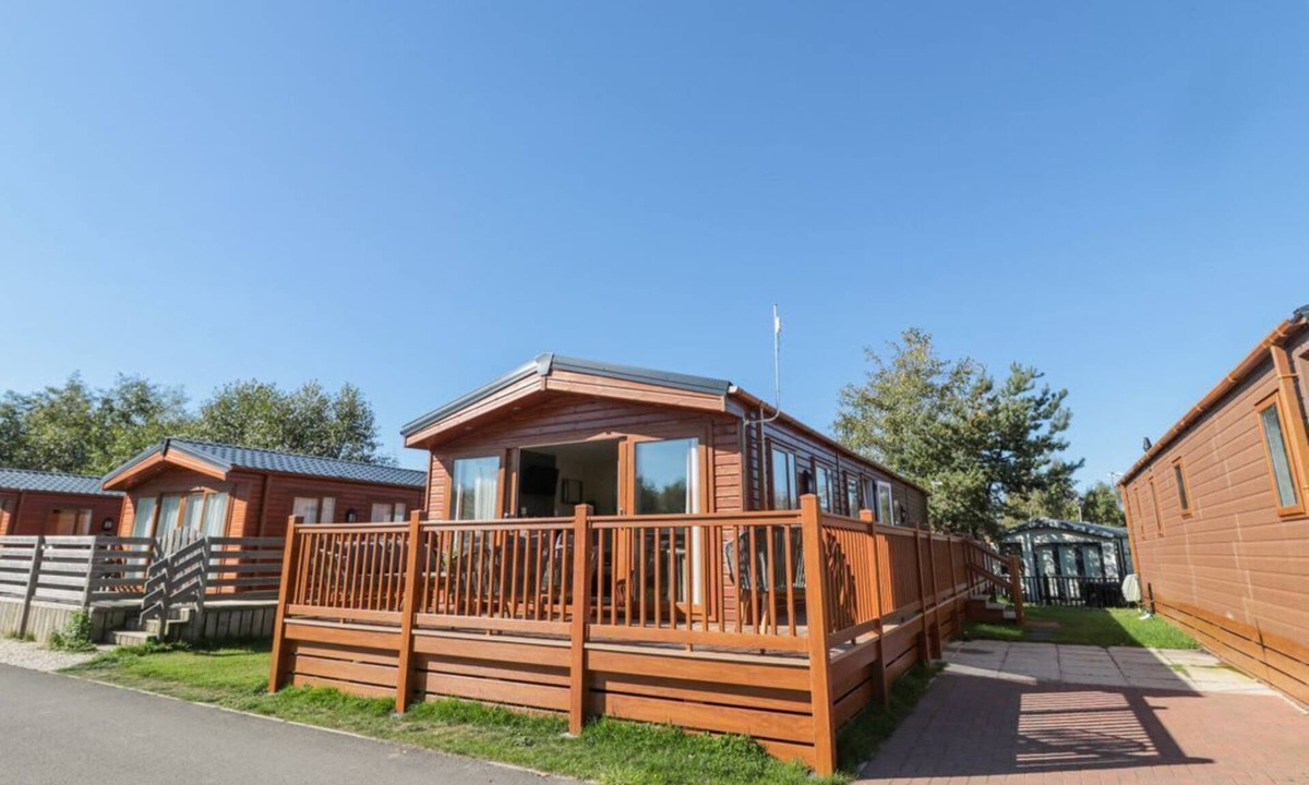 Morpeth Cabin | 10 Percy Drive, Felton. 2 bed.