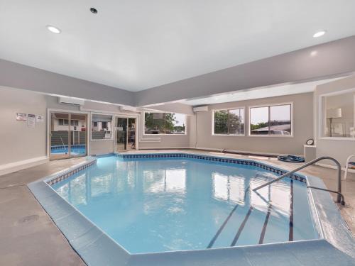 Charlevoix House | 105 Pointes North Inn