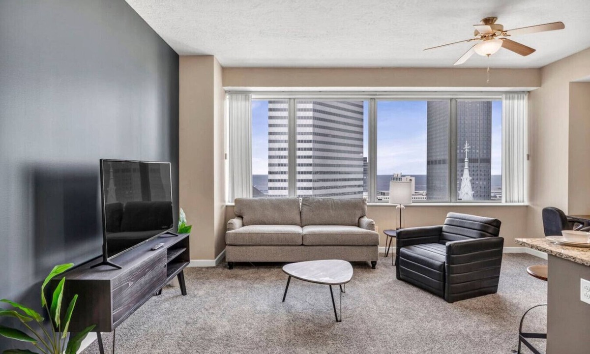 Downtown Cleveland Apartment | 10th Floor Luxury SkySuite in Heart of Downtown!