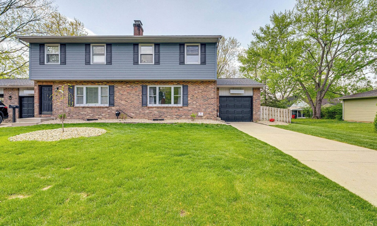 Worthington House | 11 Mi to Dtwn Columbus: Group Retreat w/Fire Pit!