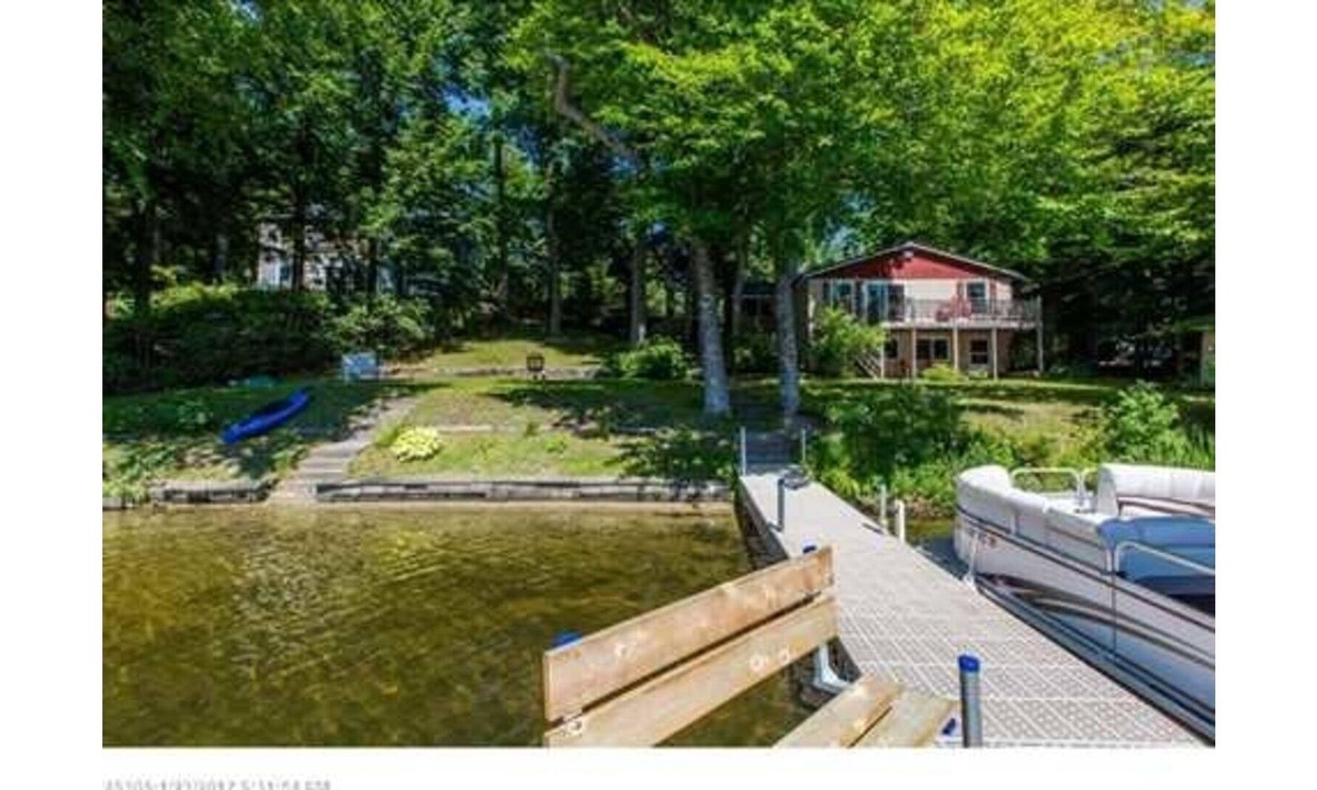 Monmouth House | 130' Of Waterfront On Lake Cobbosseecontee