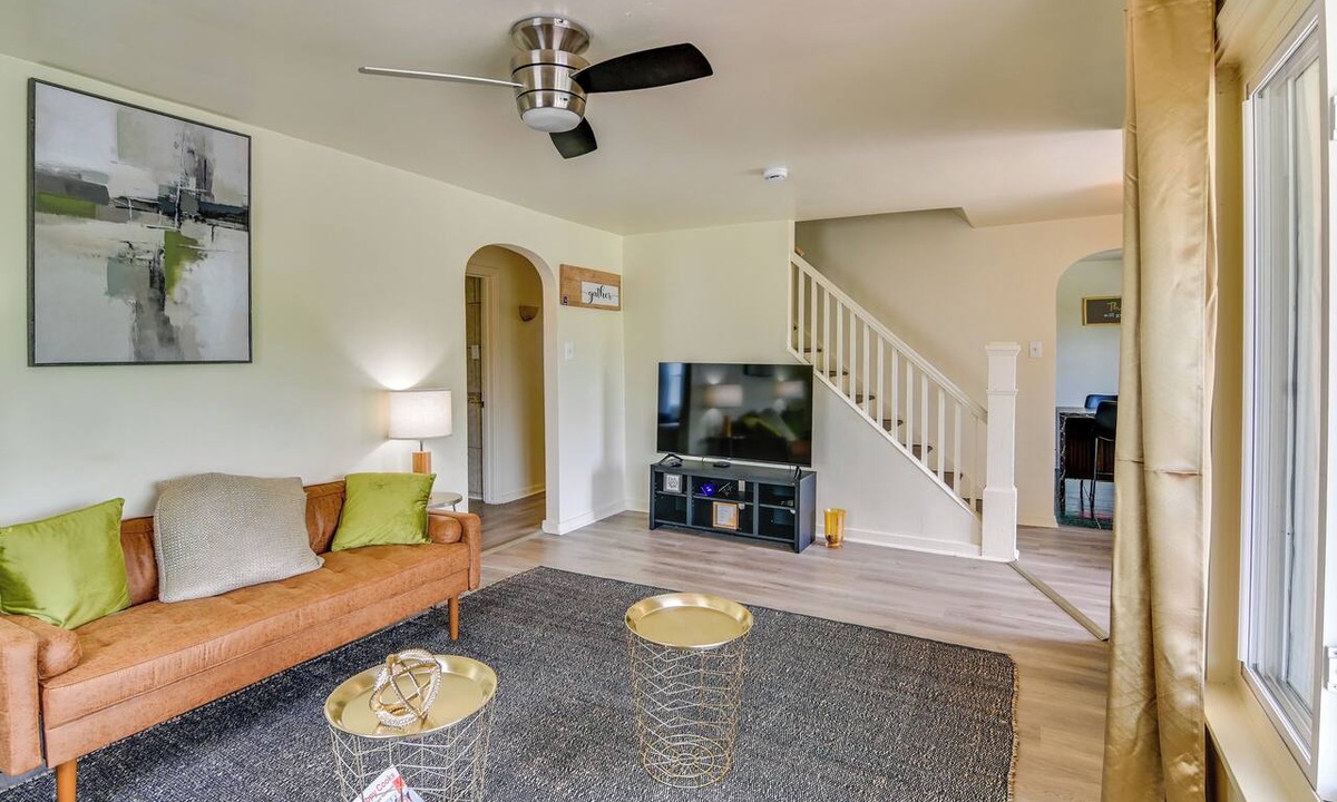 Clairton House | 14 Mi to Pittsburgh: Clairton Trailside Retreat