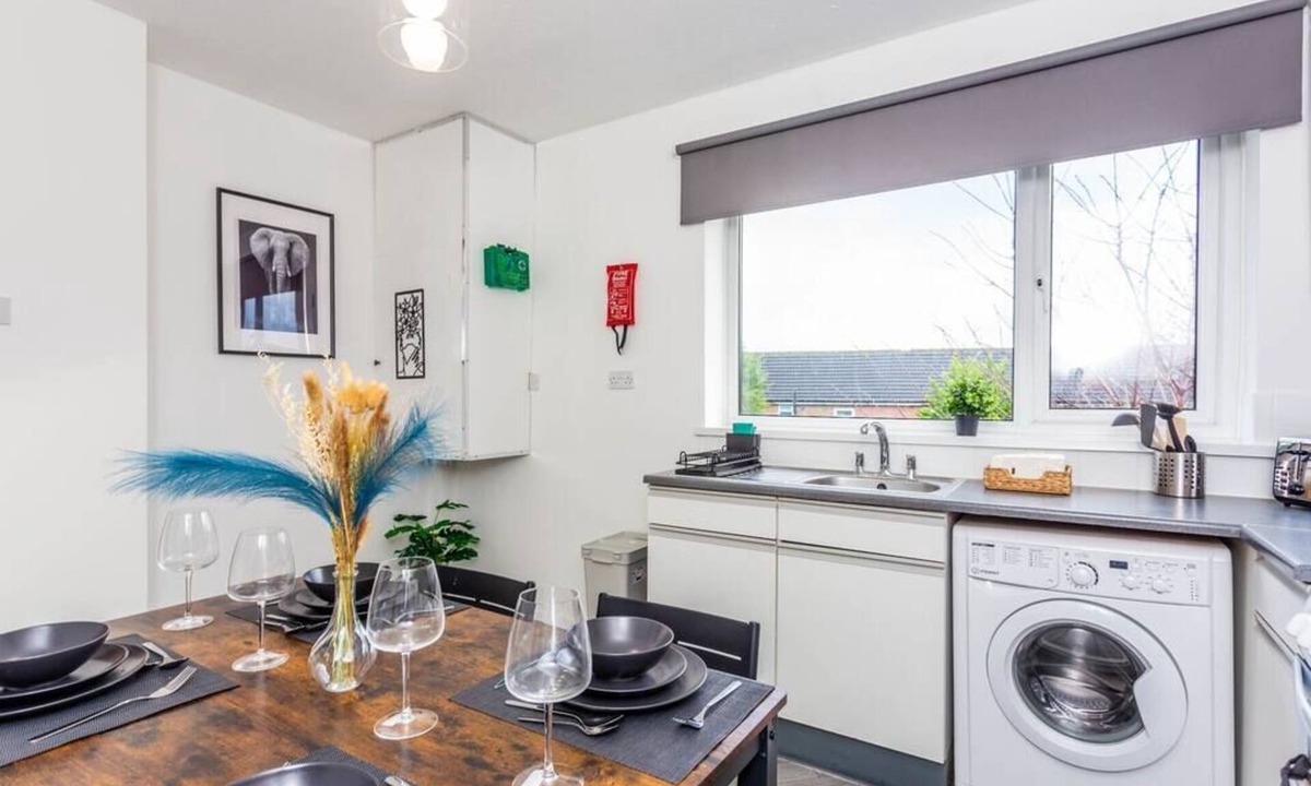 Newcastle-upon-Tyne Apartment | 14 Murrayfield road, cowgate