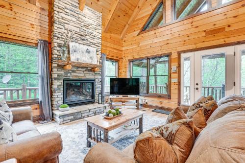 Logan House | 15 Mi to Hocking Hills: Secluded Cabin w/Hot Tub