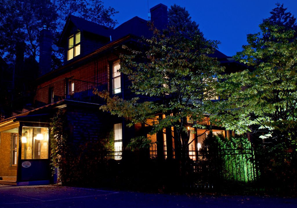 Endion Apartment | 1621 Manor House