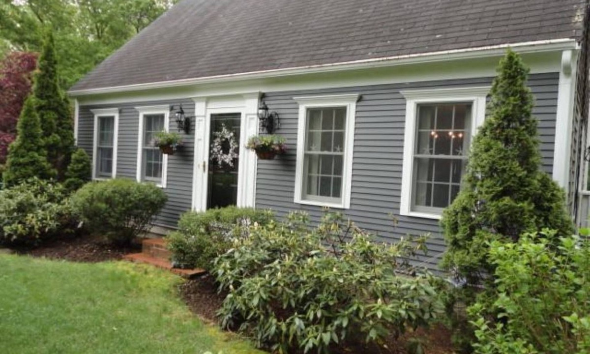 Sandwich House | 18 Great Hill Rd - Pet-friendly home, close to pond beach and tennis