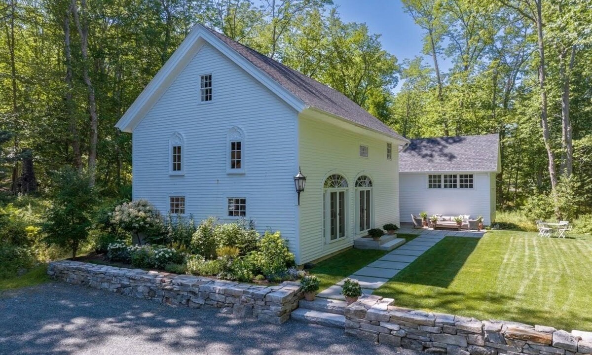 Blue Hill House | 1832 Carriage House, meticulously remodeled, in the center of Blue Hill