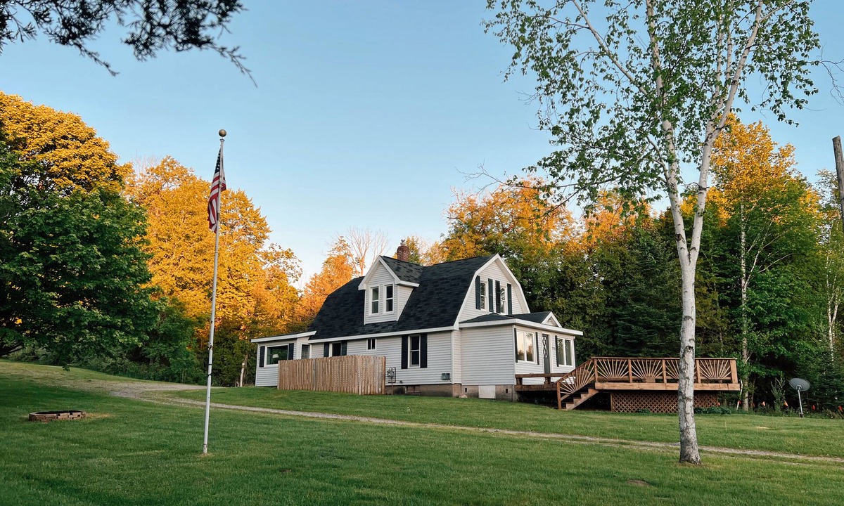 Traverse City Cottage | 1910 Farmhouse NEAR TOWN & WINERIES