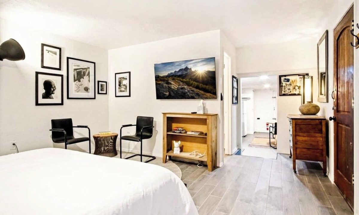 Central Oklahoma City Apartment | 1BR 4 mins from OCU — easy base for a semester, work, and medical travel #C2