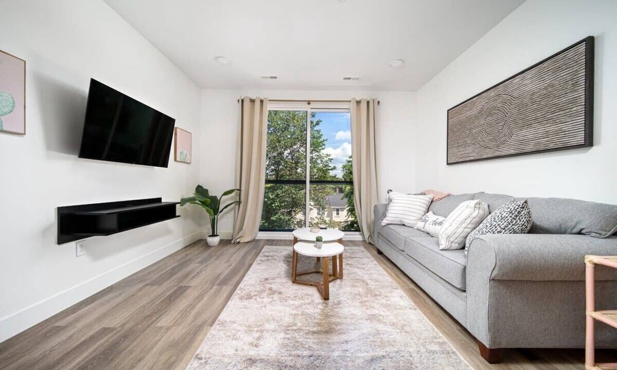 Traverse City Condo | 1BR I King + Sofa I Walk Shops + DT TC