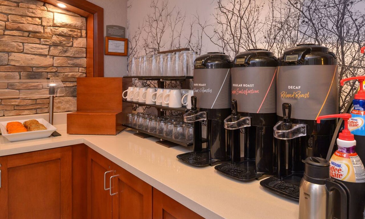 Indianapolis Apartment | 1BR King Suite w/Free Breakfast & Social Hour