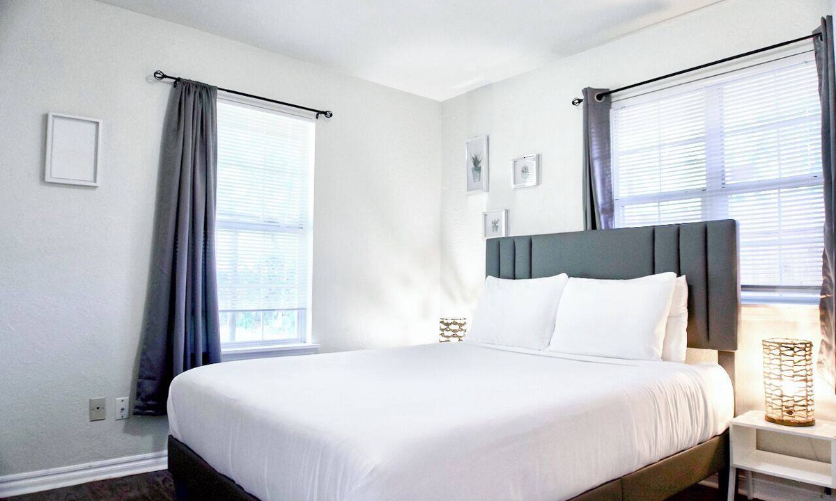 Central Oklahoma City Apartment | 1BR minutes from the OKC Zoo, Science Museum & Remington Park #TB
