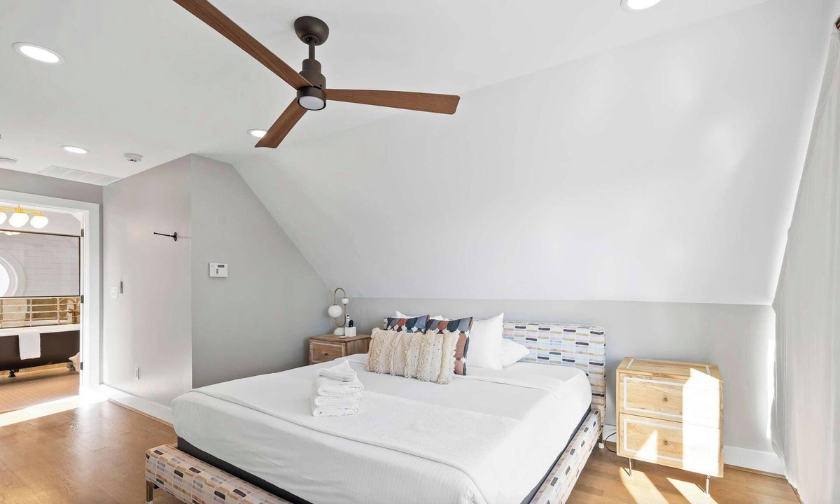 Mount Adams House | 1BR, Next to Monastery Wedding Venue, w/Bathtub