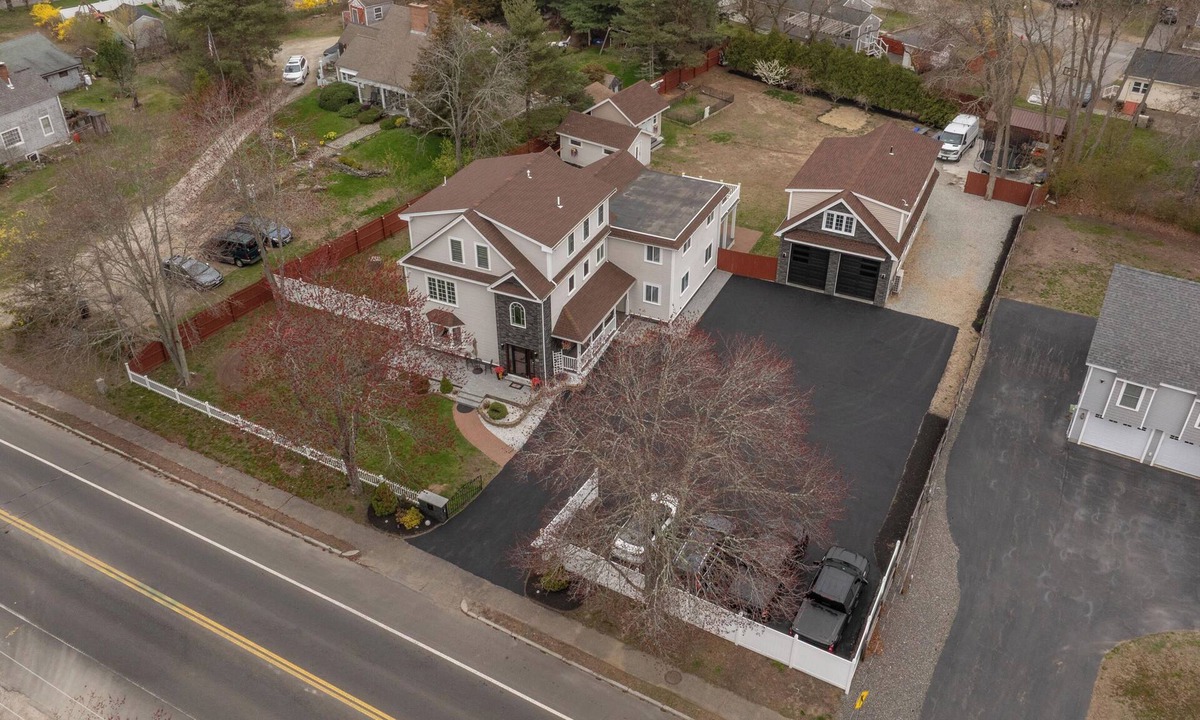 Salisbury Apartment | 1st floor apt.Now available.Salisbury MA close to Beach.3 bedroom with AC &porch