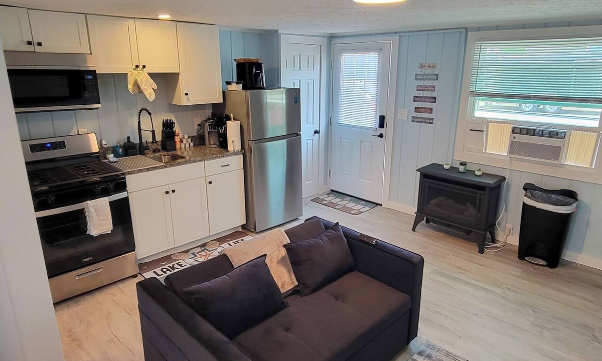 Geneva-on-the-Lake Apartment | 1st Floor Beach Access Studio Apartment U12 in Geneva