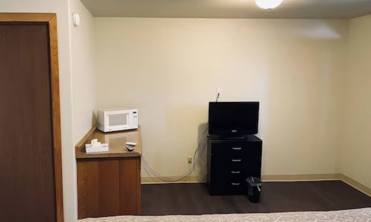 Wolf Point Hotel | 2 Affordable Rooms Perfect for Short Visits - Borge Park Complex - 1.1 miles