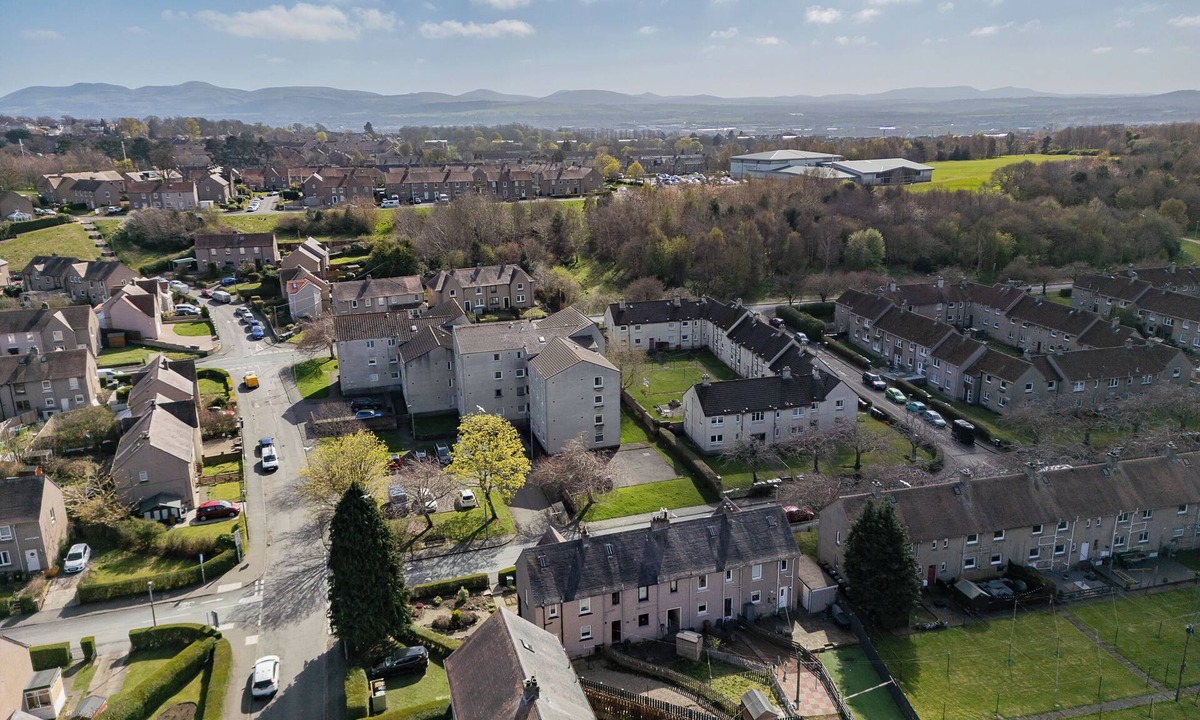 Longcroft Apartment | 2-Bed Townhouse | Free Parking | Near City