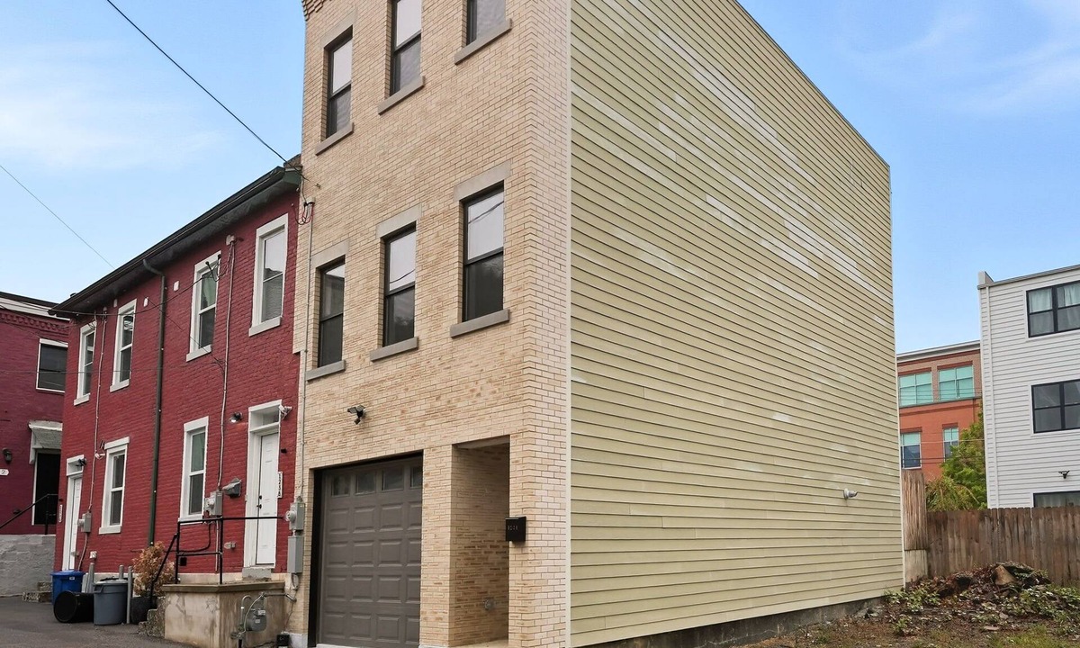 Central Northside House | 2 Bedroom 2 and a Half Bath Townhouse - Stadium and Downtown Nearby