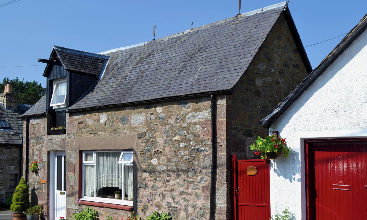 Blairgowrie Cottage | 2 bedroom accommodation in Kirkmichael, near Pitlochry