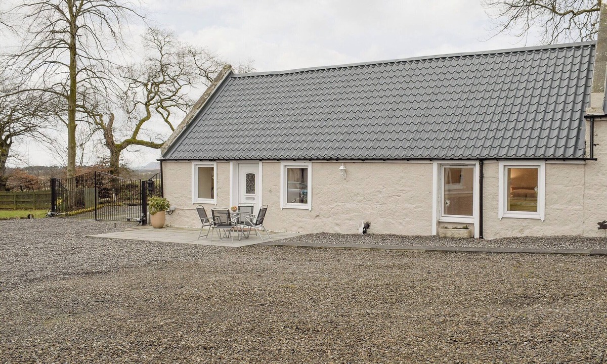 Dunfermline Cottage | 2 bedroom accommodation in Saline, near Dunfermline