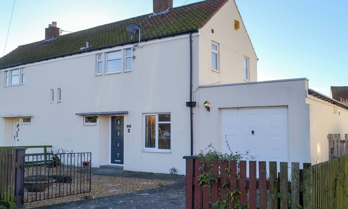 Seahouses Cottage | 2 bedroom accommodation in Seahouses, near Alnwick