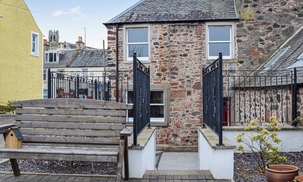 Abernethy Cottage | 2 bedroom accommodation in Abernethy, Perth