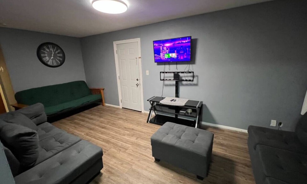 Fargo Apartment | 2-bedroom apartment in amazing Fargo with AC