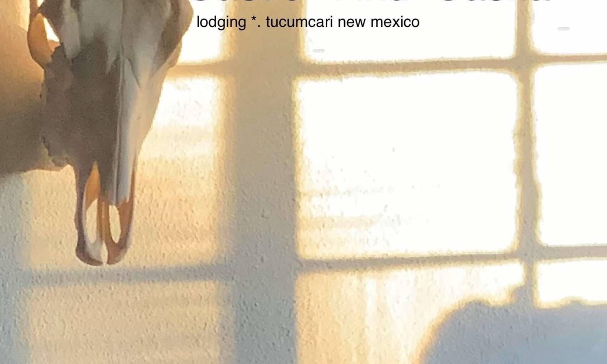 Tucumcari House | 2 bedroom artful Castle in the Heart of Tucumcari! Walk to restaurants & museums