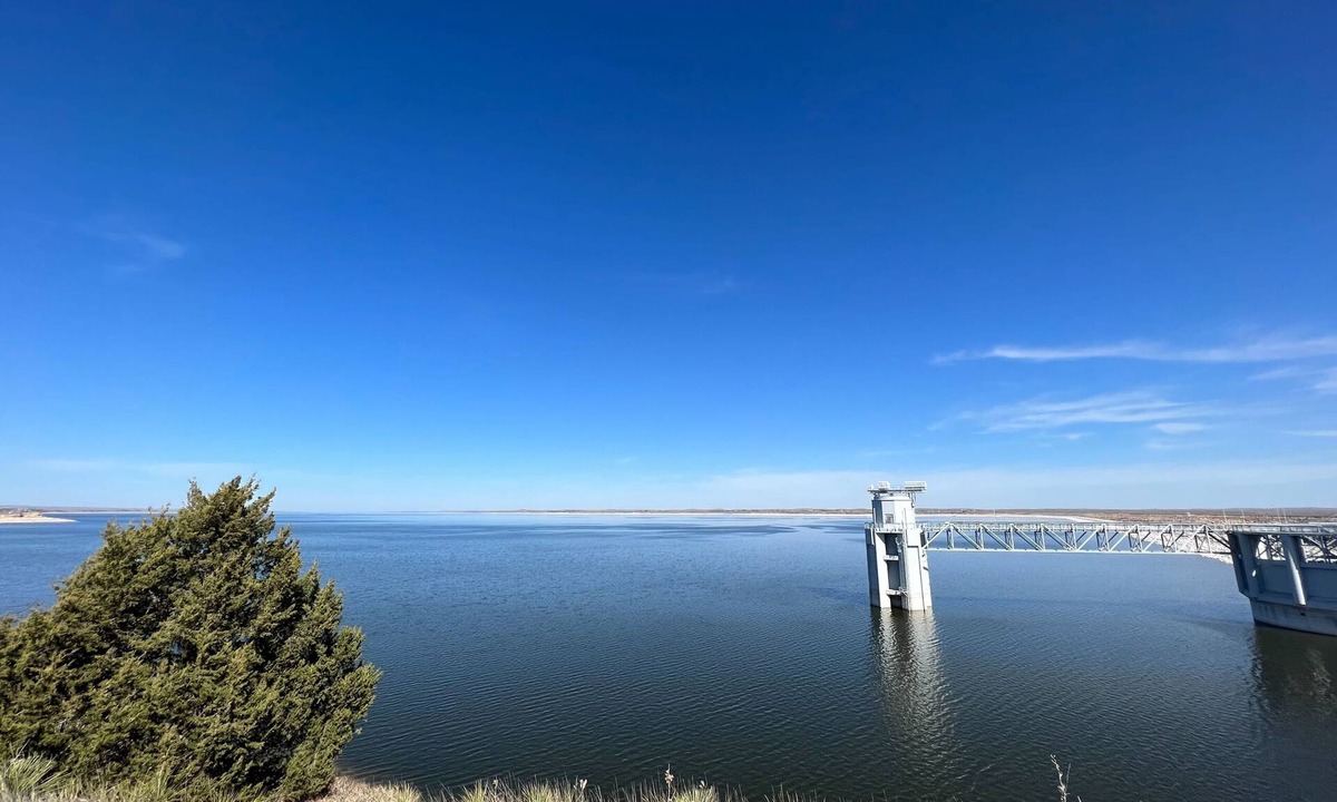 Lonergan Resort | 2-bedroom at resort on LAKE MCCONAUGHEY neighboring restaurant & bar