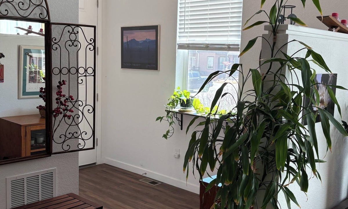 Brighton House | 2-bedroom house in fantastic Brighton with cool AC and gym access