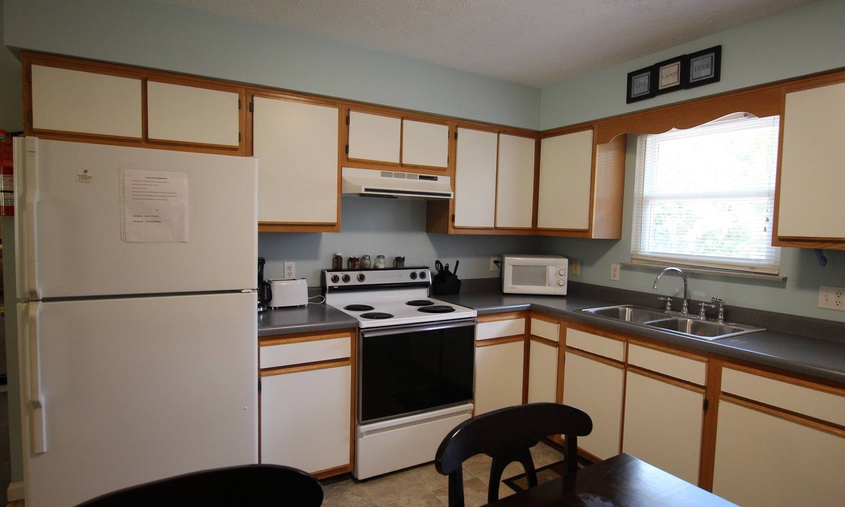 Monticello Condo | 2 bedroom, Pet friendy condo overlooking pool and tennis court.