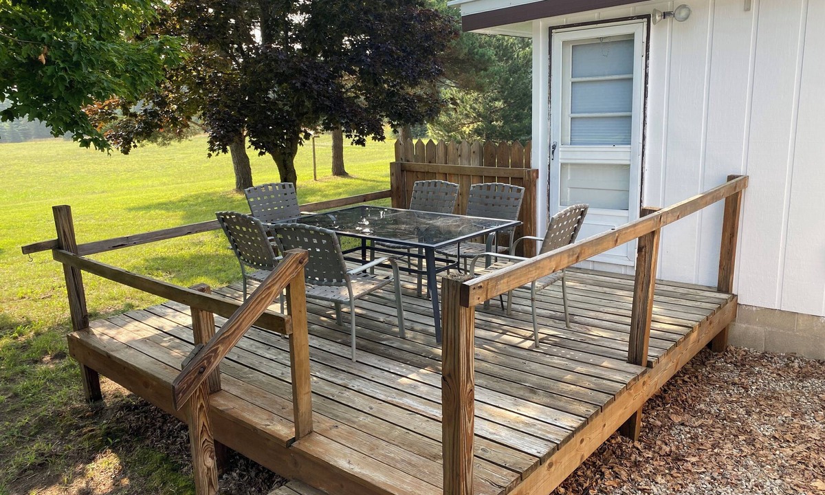 Grawn House | 2-bedroom Vintage mobile home in delightful Grawn with AC
