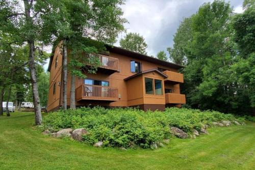 Ray Villa | 2 Bedroom Wolf Villa In Voyageurs National Park