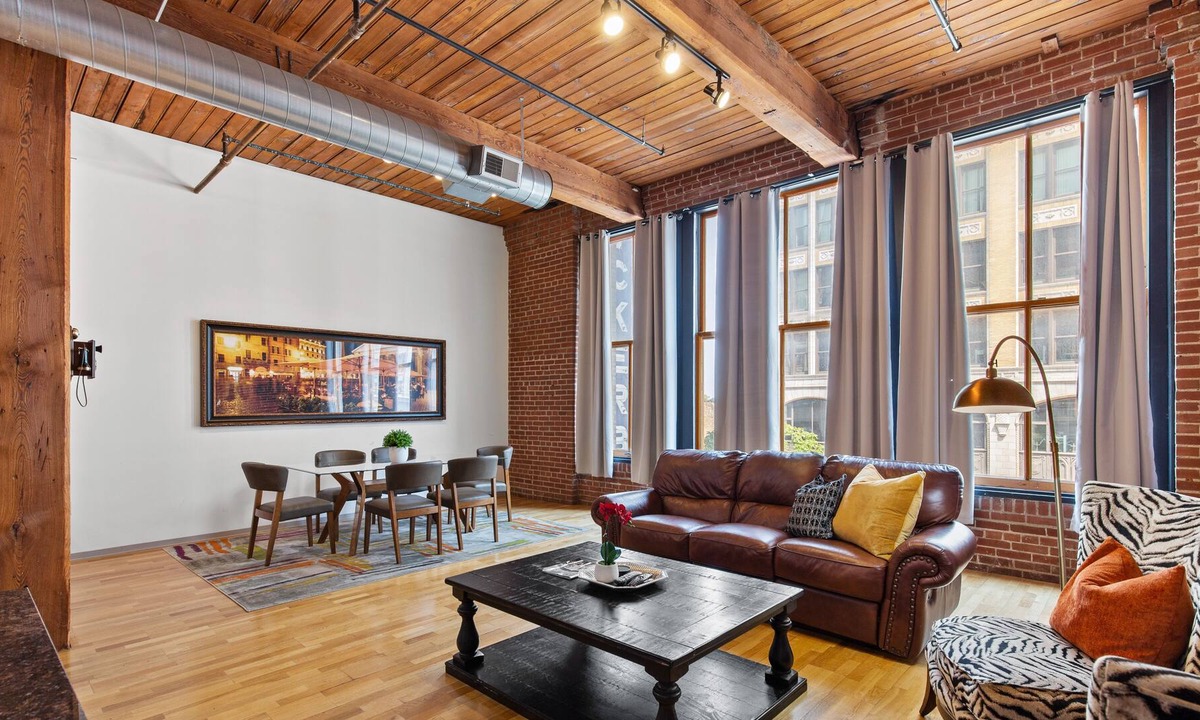 Downtown West House | 2 BR DWTN Loft✦Walk to Attractions✦Pet Friendly