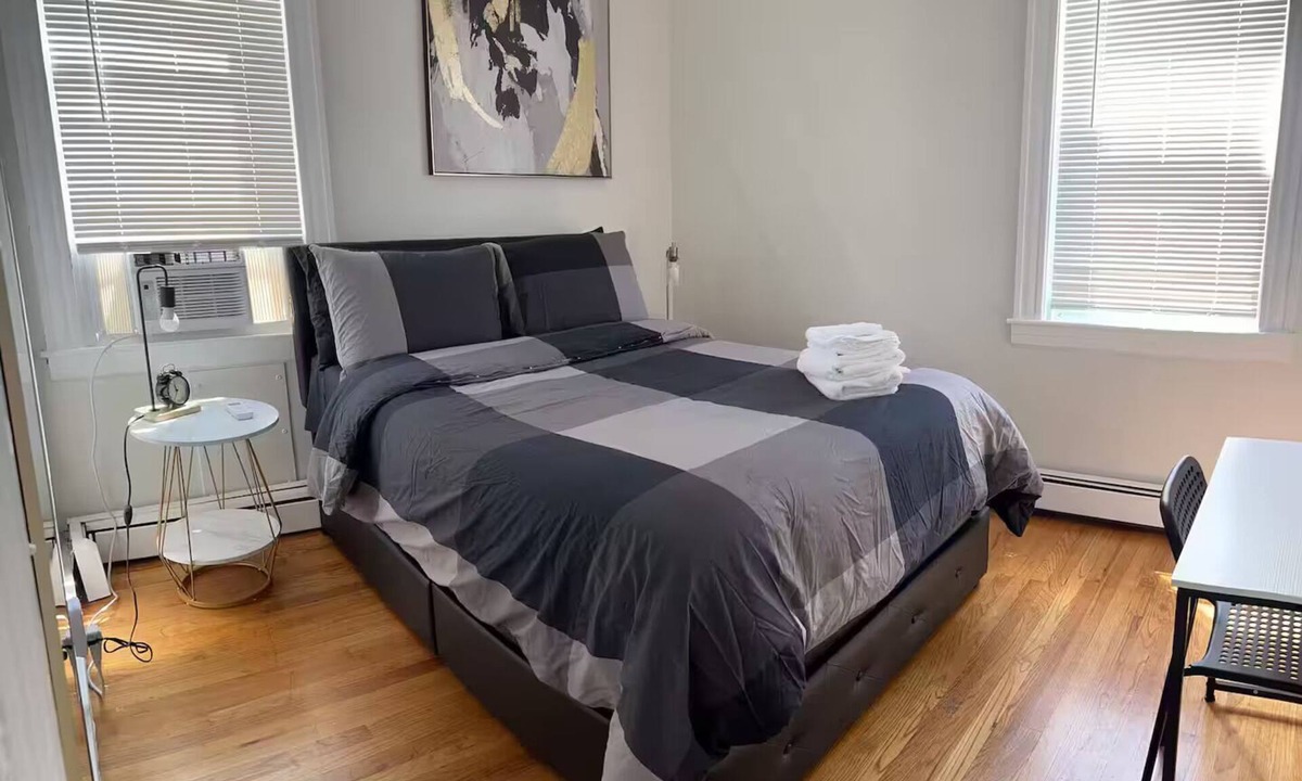 Mount Pleasant Apartment | 2 BR. Free Parking. 7 min to Federal Hill. APT 2