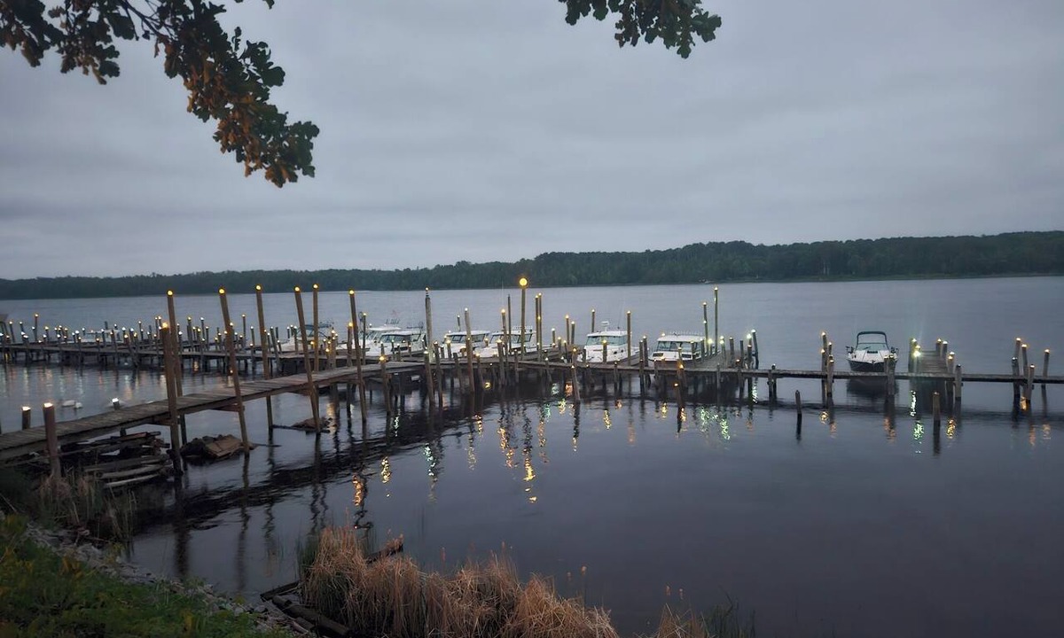 Baudette House | 2 BR mobile home with AC that includes dock slip on the Rainy River. Sleeps 8