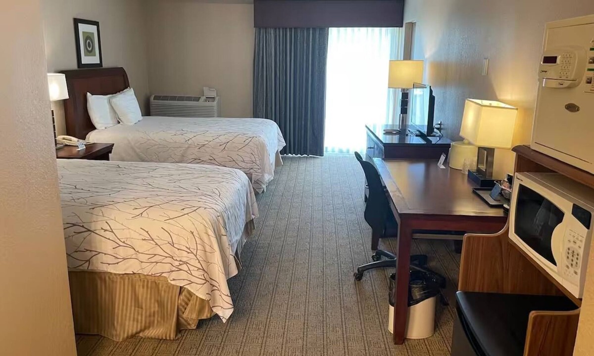 Urbana Hotel | 2 Charming Rooms Near University Campus – Easy Access to Downtown Urbana