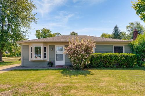Harrison House | 2 Mi to Lake St Clair Boat Launch: Family Friendly