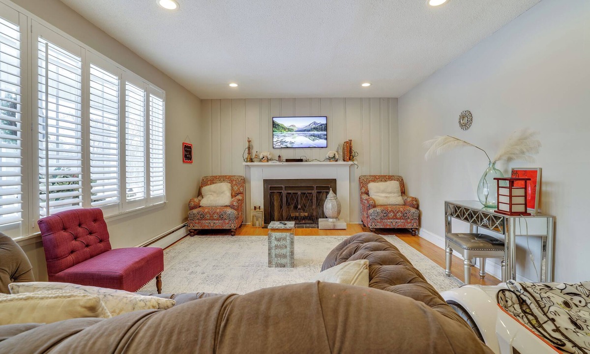 Maple Hill House | 2 Mi to Talcott Mtn Trails: Spacious Family Home