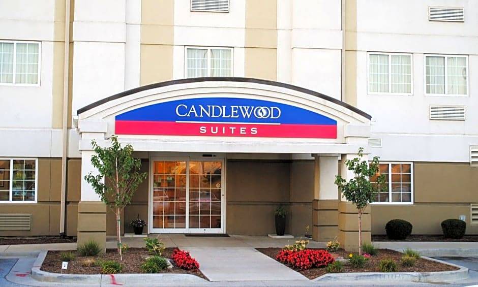 Fort Wayne Hotel | 2-Star Hotel ∙ Candlewood Suites Fort Wayne - NW, an IHG Hotel