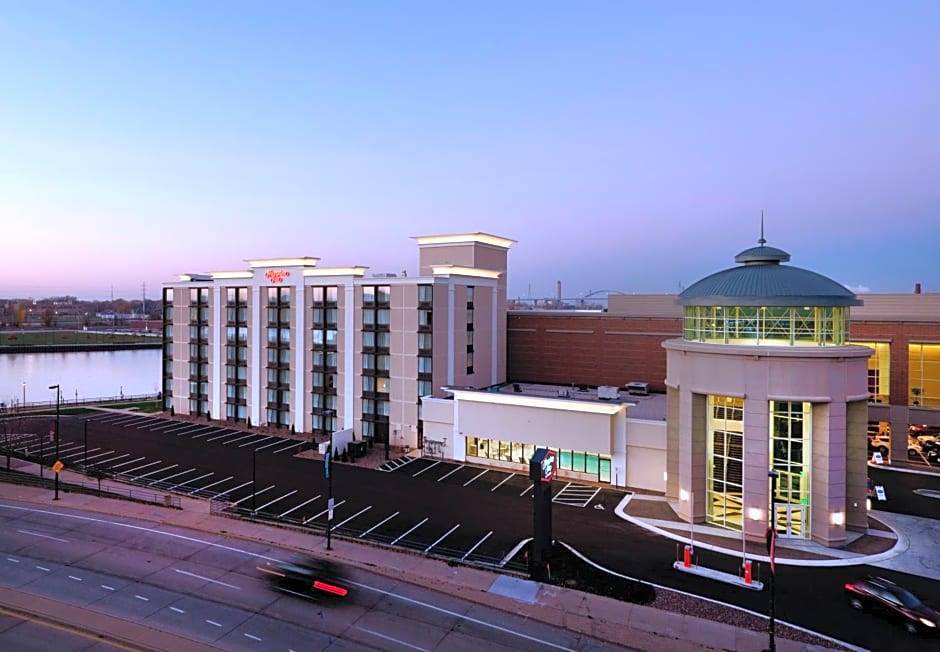 Green Bay Hotel | 2-Star Hotel ∙ Hampton Inn Green Bay Downtown