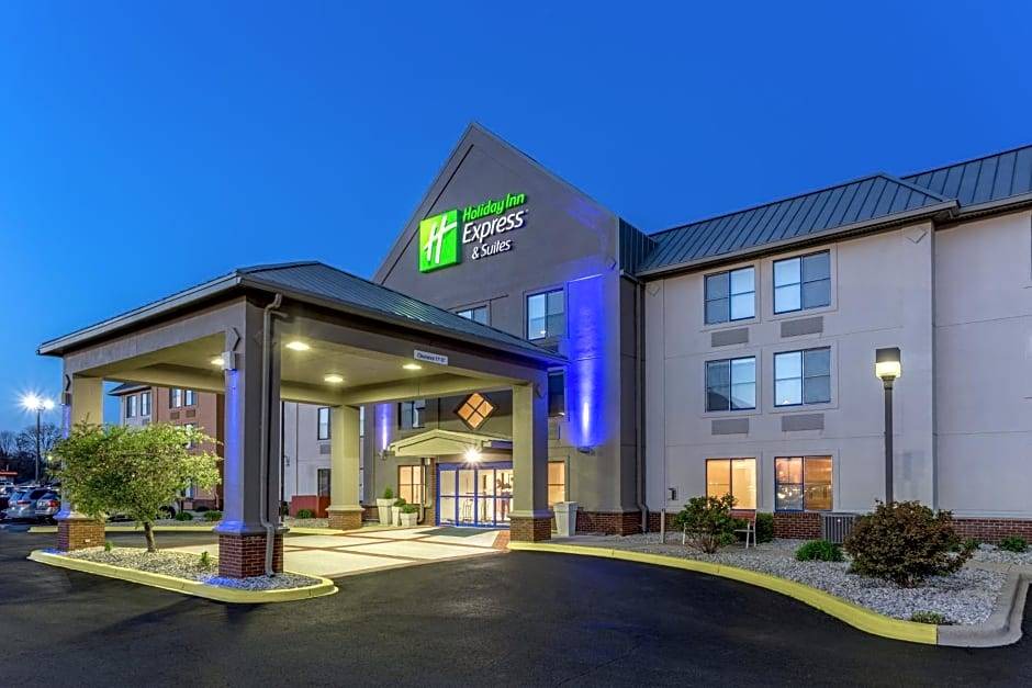 Scottsburg Hotel | 2-Star Hotel ∙ Holiday Inn Express Scottsburg, an IHG Hotel